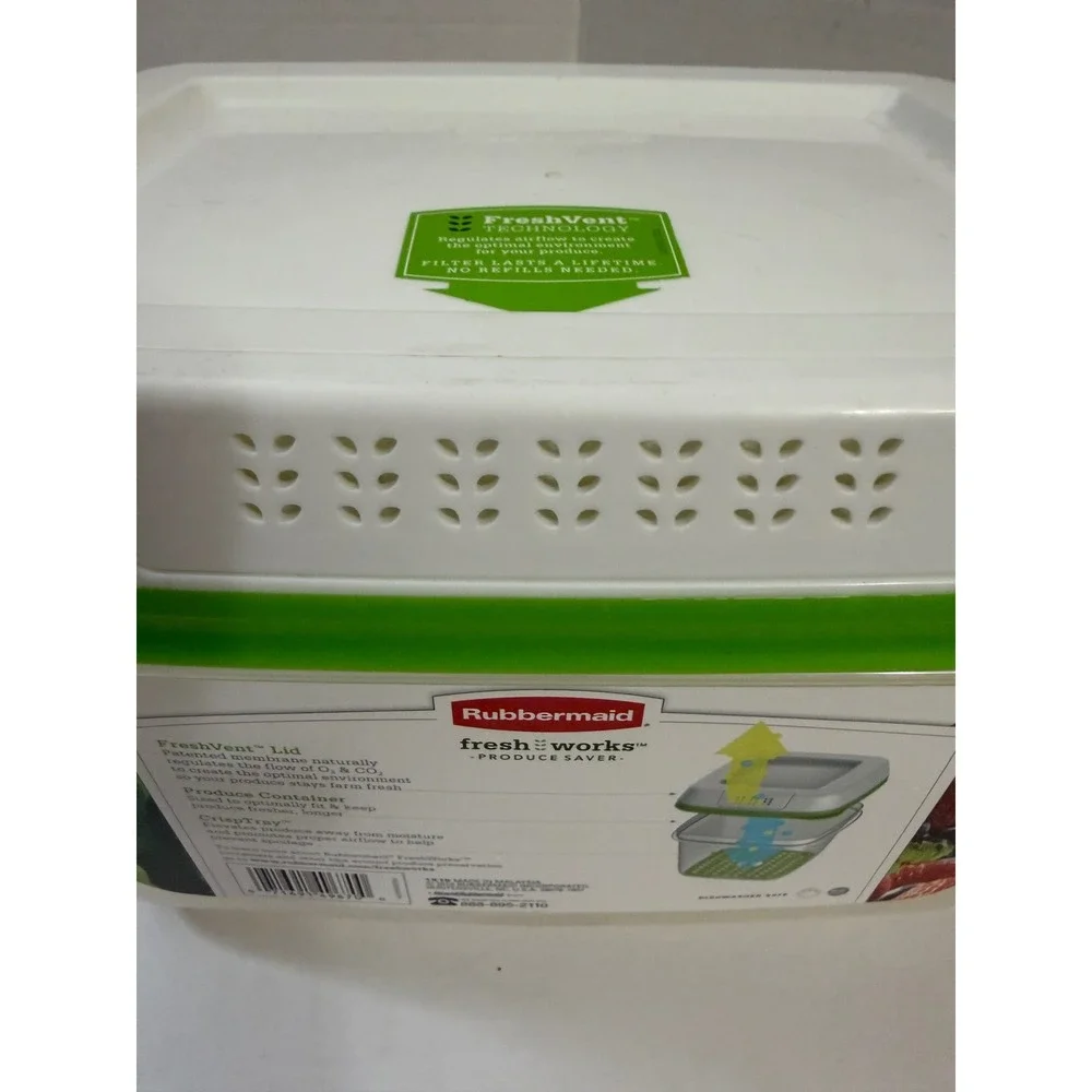 Rubbermaid FreshWorks Produce Saver Large 17.3 Cup Container Green White Lid 4.0